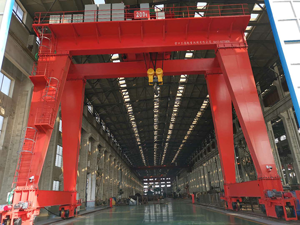 營口慶營石油化工設備有限公司200噸雙梁門式起重機